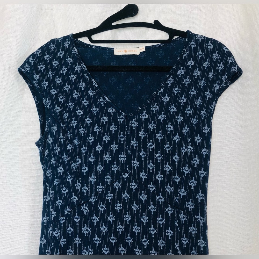 Tory Burch 100% Silk Navy Logo Print Dress Style 31142415 Cap Sleeve XS - Picture 3 of 16